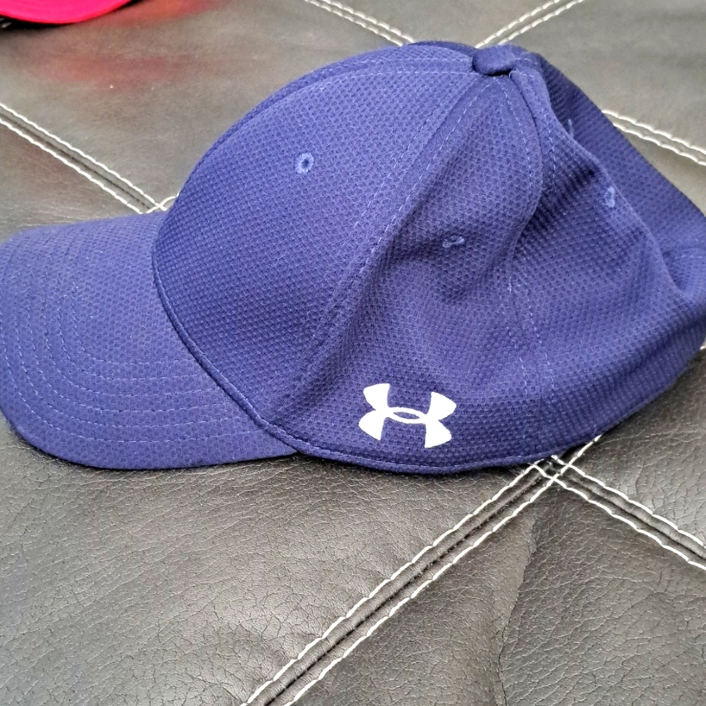 Under Armour men's cap/ good condition